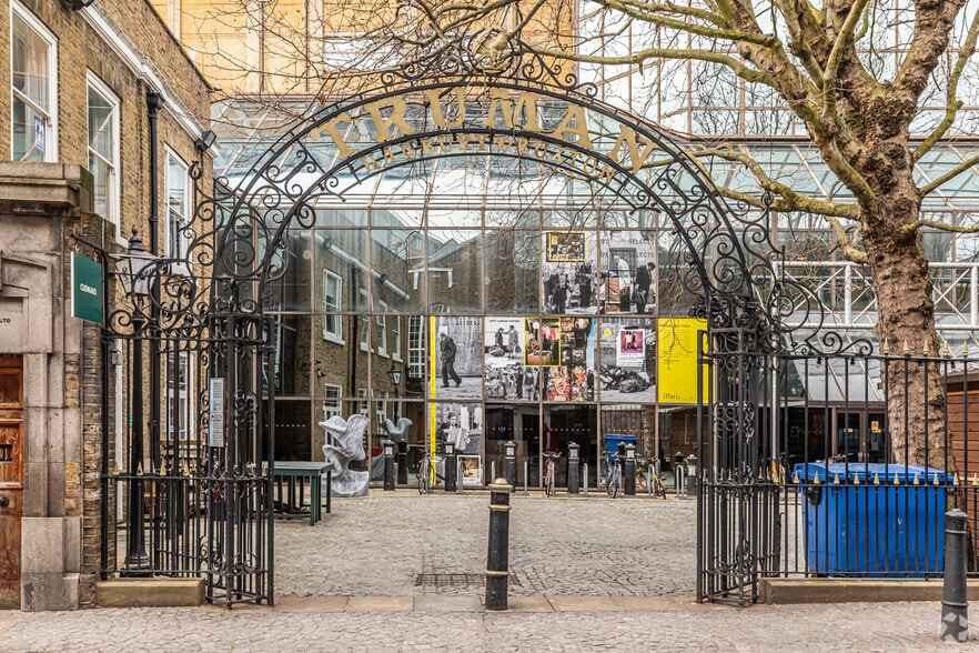 91 Brick Ln, London to rent - Building Photo - Image 3 of 7