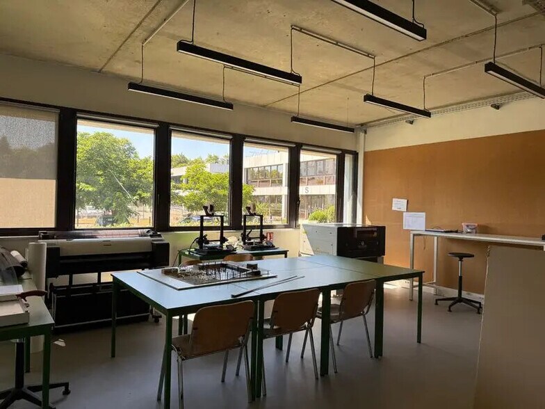 Office in Bordeaux to rent - Interior Photo - Image 2 of 5