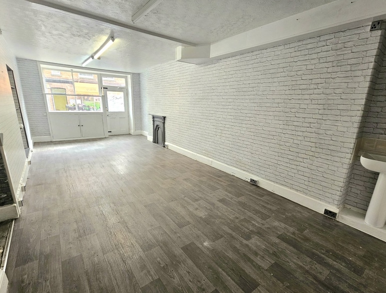 15 West St, Rhayader to rent - Interior Photo - Image 2 of 3