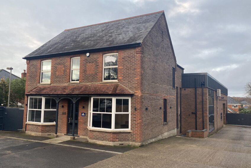 20 St Johns Rd, Penn for sale - Building Photo - Image 1 of 1