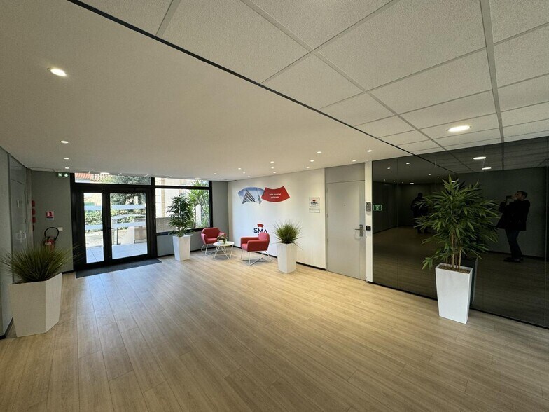 Office in Marseille to rent - Lobby - Image 3 of 6