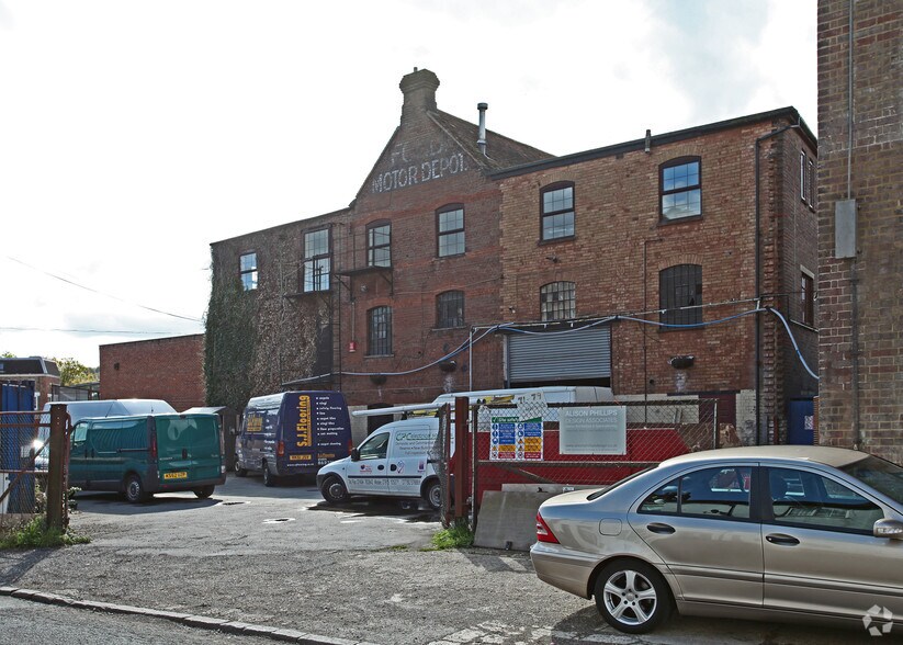 71-99 Waterside portfolio of 2 properties for sale on LoopNet.co.uk - Primary Photo - Image 2 of 2