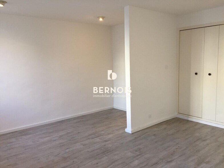Office in Toulon to rent - Interior Photo - Image 1 of 6