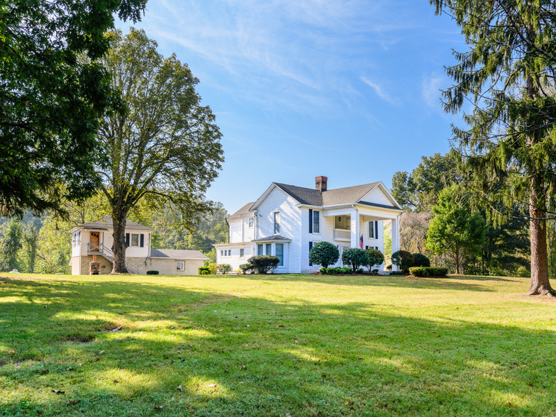 30 Old Pisgah Hwy, Candler, NC for sale - Primary Photo - Image 1 of 1