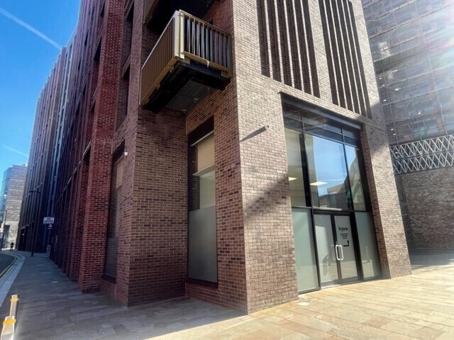 David Lewis St, Liverpool to rent - Building Photo - Image 2 of 3