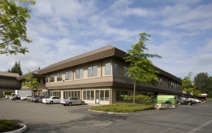 1215 120th Ave NE, Bellevue, WA for rent - Building Photo - Image 2 of 7