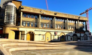 Market Para, Gloucester for rent Building Photo- Image 1 of 3