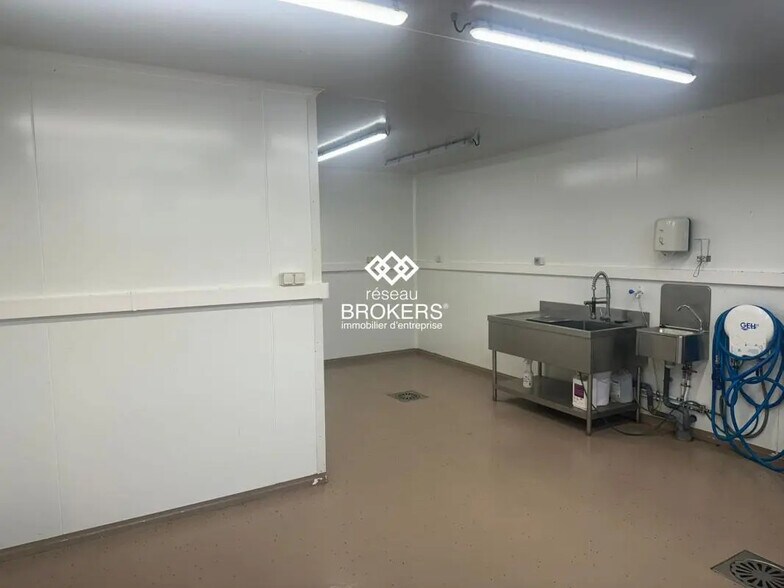 Industrial in Ennery to rent - Interior Photo - Image 2 of 3