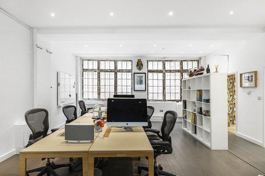 2 Hoxton St, London to rent - Building Photo - Image 3 of 18