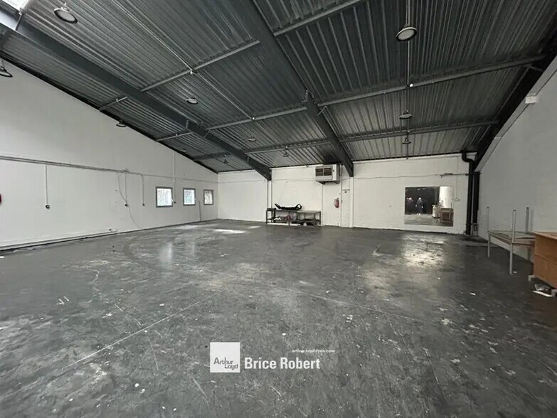 6 Chemin Des Gorges, Dardilly to rent - Interior Photo - Image 2 of 8
