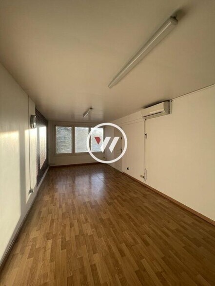 Office in Marseille to rent - Interior Photo - Image 2 of 2