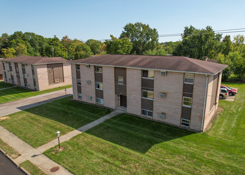 349-374 Jennings Ave, Mansfield, OH for sale - Building Photo - Image 1 of 16