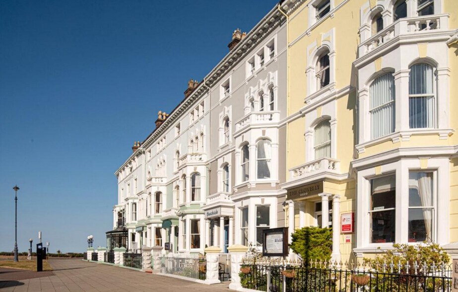 Hospitality in 12 South Parade, Llandudno for sale - Building Photo - Image 2 of 8