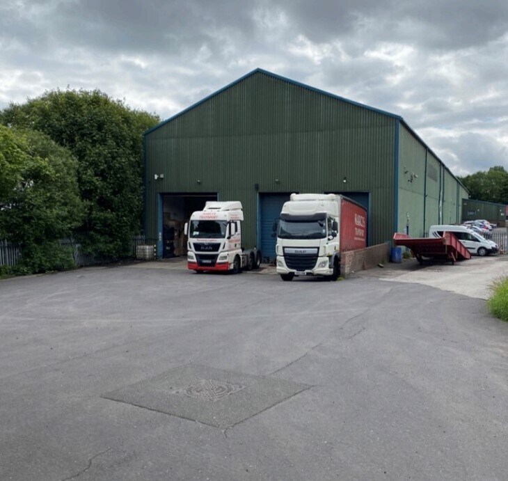 Bradford Rd, Bradford to rent Primary Photo- Image 1 of 2