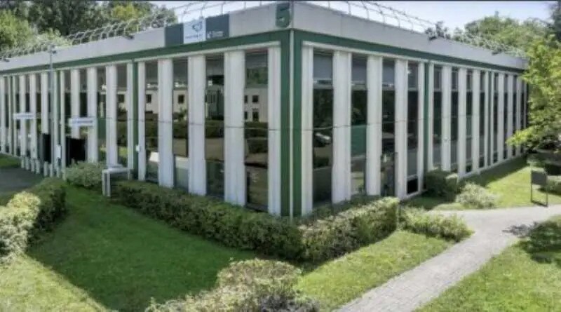 Office in Limonest to rent Primary Photo- Image 1 of 17