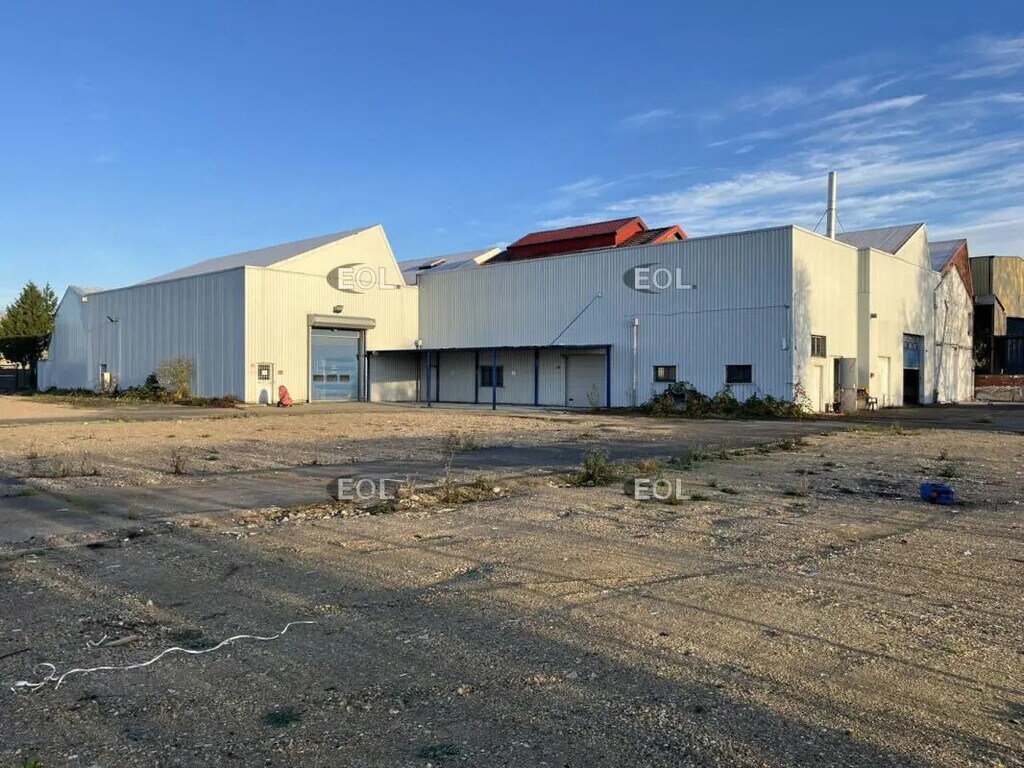 Location Local d'activités 1 500 m² - Photo 1