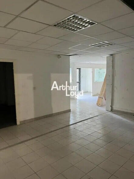 Light Industrial in Antibes to rent - Interior Photo - Image 3 of 6