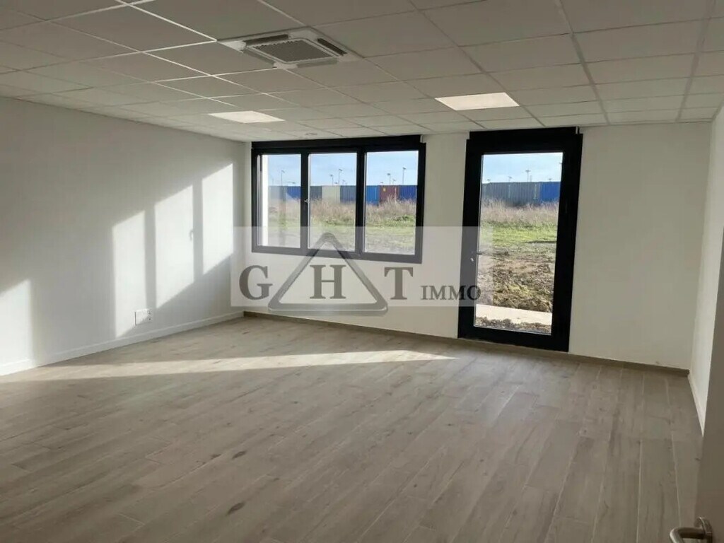 Location Bureaux 296 m² - Photo 1