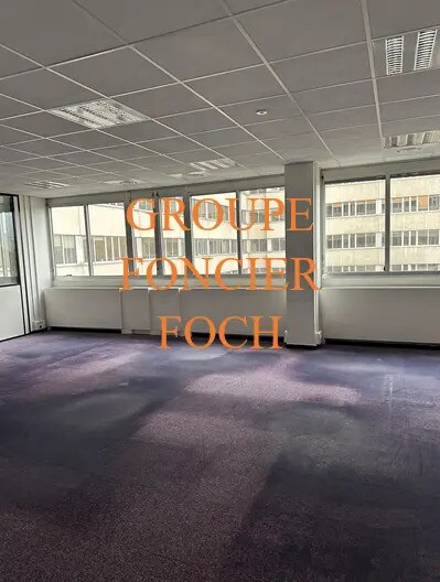Office in Lyon to rent Building Photo- Image 1 of 5