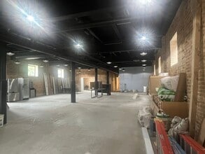 4147 N Ravenswood Ave, Chicago, IL to rent Interior Photo- Image 1 of 14