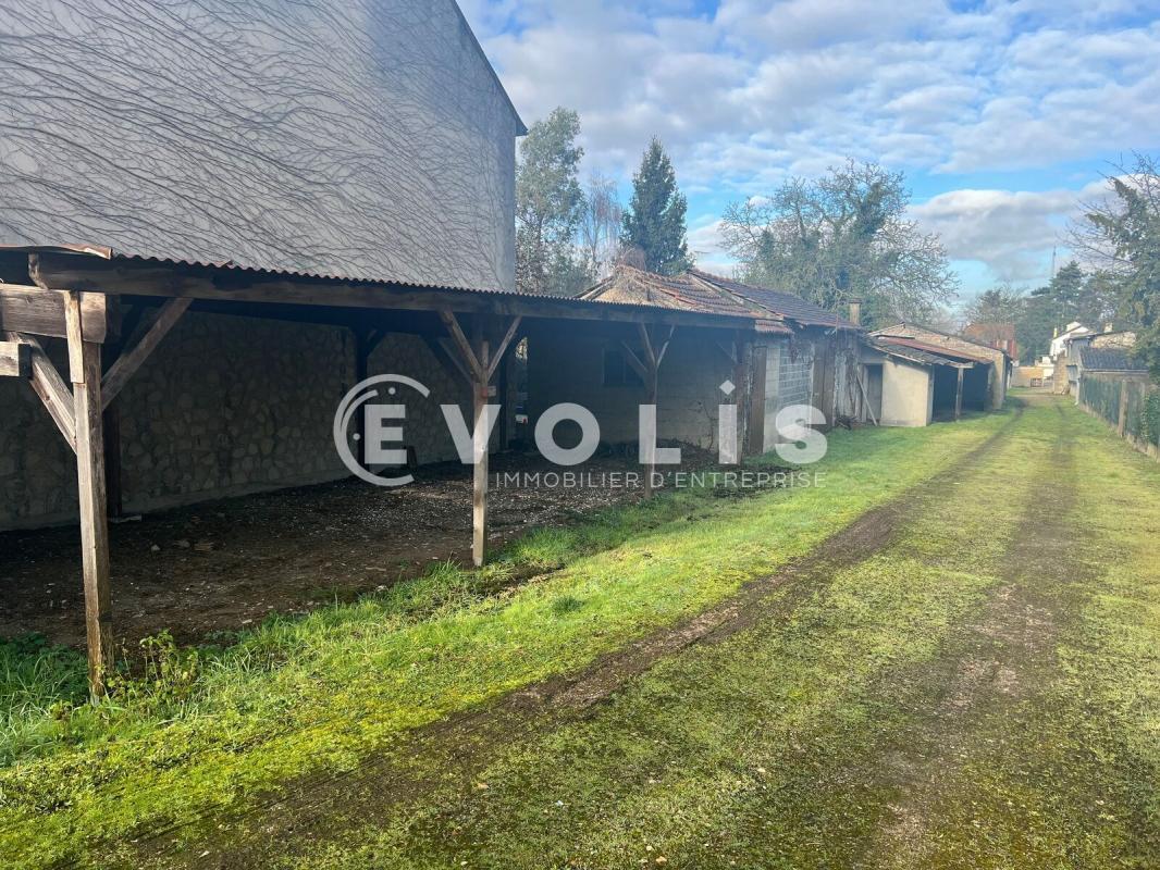 Industrial in Draveil for sale Building Photo- Image 1 of 12