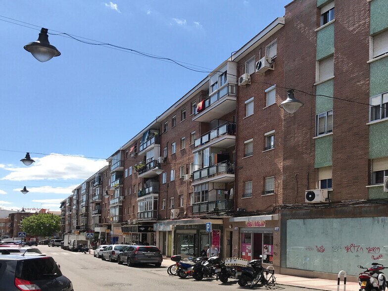 Calle Constitución, 39, Alcobendas, Madrid to rent - Building Photo - Image 2 of 2