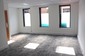 20-21 Arcadia Ave, London to rent Interior Photo- Image 2 of 3