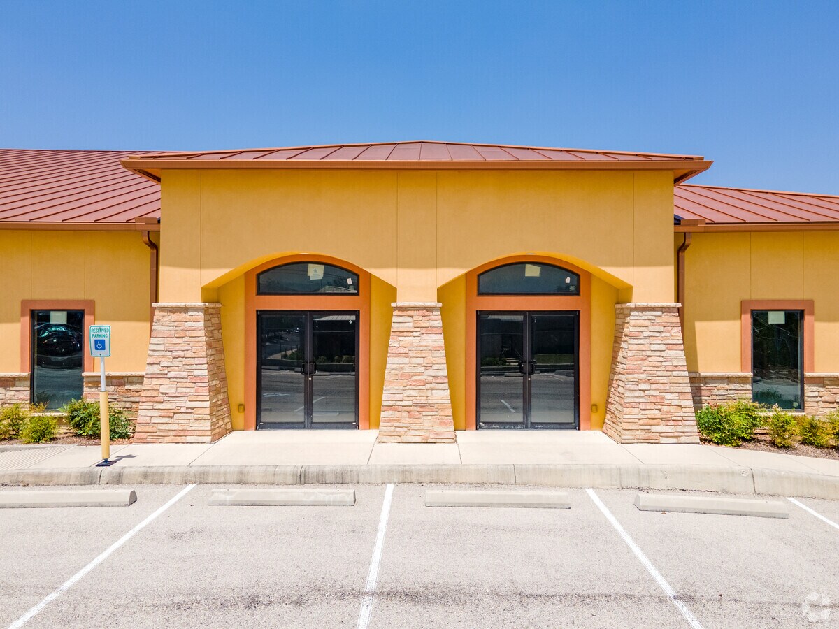 8554 Huebner Rd, San Antonio 78240 UK