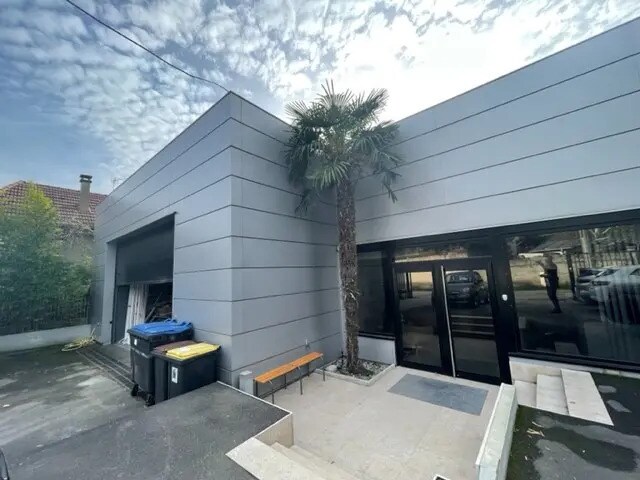 Light Industrial in Saint-Maur-des-Fossés to rent Building Photo- Image 1 of 13