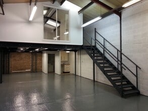 Rosslyn Cres, Harrow to rent Interior Photo- Image 1 of 1