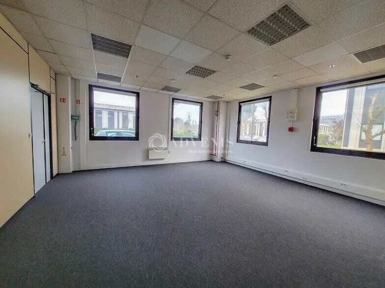 Office in Cergy to rent - Interior Photo - Image 3 of 38