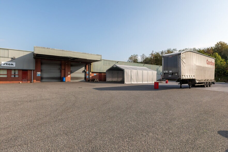 Bell Close, Plymouth to rent - Building Photo - Image 2 of 6