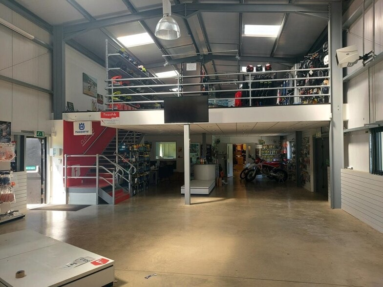 Wadhurst Rd, Mark Cross to rent - Building Photo - Image 3 of 39