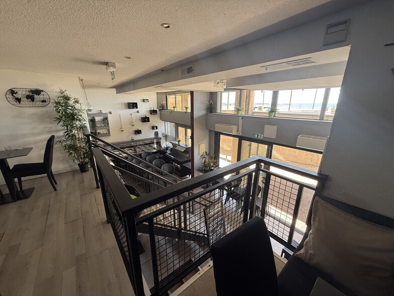 Retail in Marseille to rent - Building Photo - Image 3 of 9