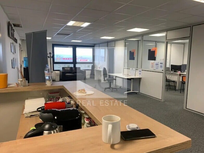 Office in Limas to rent - Interior Photo - Image 2 of 12