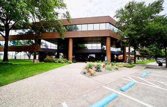 524 E Lamar Blvd, Arlington, TX for rent Building Photo- Image 1 of 7