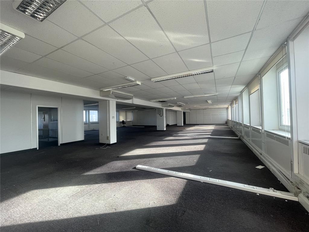 Warrior Sq, Southend On Sea to rent Interior Photo- Image 1 of 6