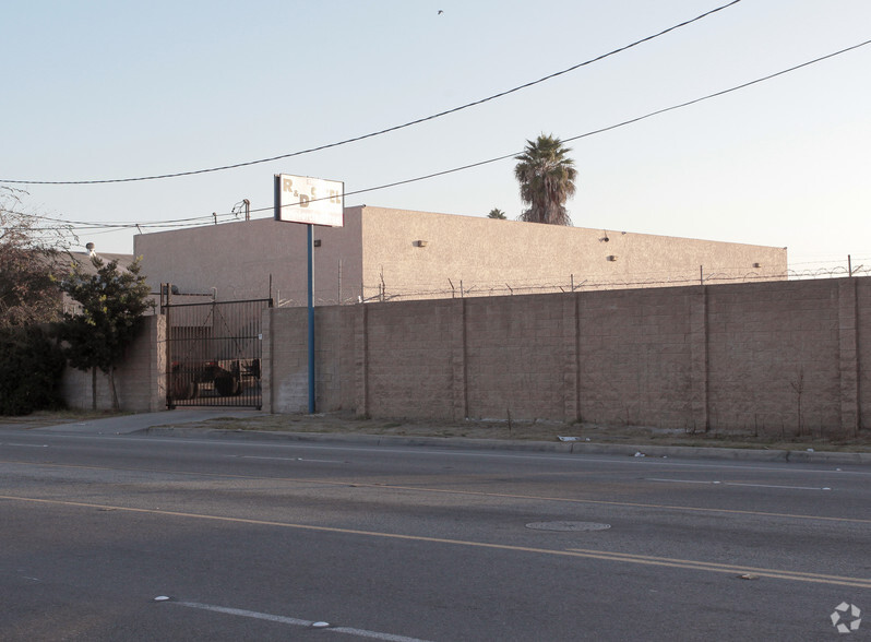 1136 S Santa Fe Ave, Compton, CA for rent - Building Photo - Image 2 of 7