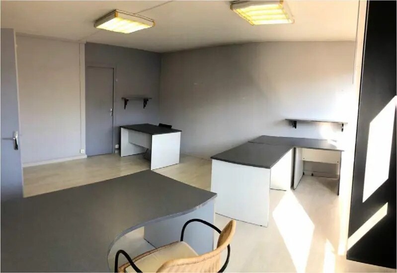 53 Avenue Camille Rousset, Bron to rent - Building Photo - Image 2 of 5