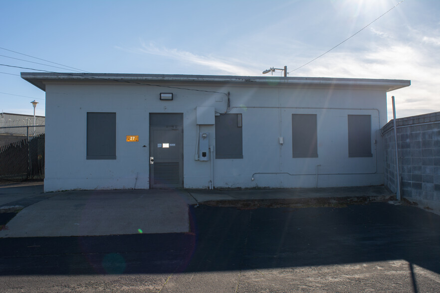 5010 Arnold Ave, Mcclellan, CA for rent - Building Photo - Image 2 of 5