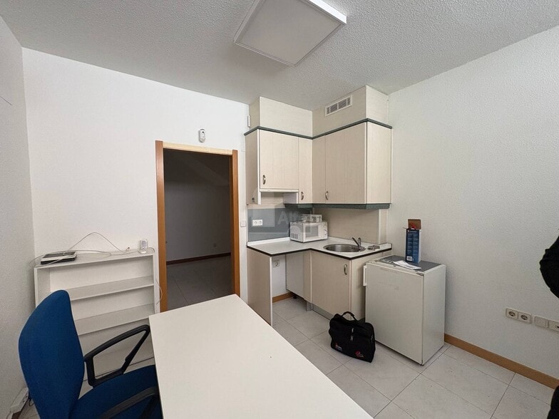Retail in Madrid, Madrid to rent - Interior Photo - Image 2 of 2