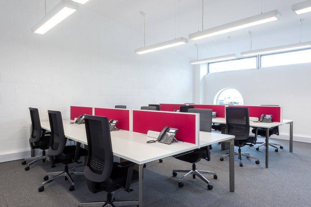 Marsh Way, Rainham to rent Interior Photo- Image 1 of 16