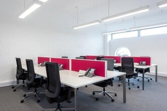 Marsh Way, Rainham to rent Interior Photo- Image 1 of 16