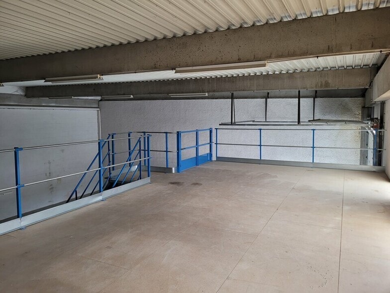 Industrial in Toulouse to rent - Interior Photo - Image 2 of 2