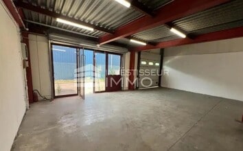 Light Industrial in Champigny-sur-Marne to rent Interior Photo- Image 1 of 3