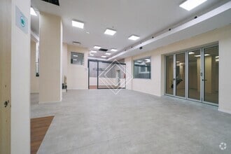 Retail in Madrid, Madrid to rent Interior Photo- Image 2 of 10