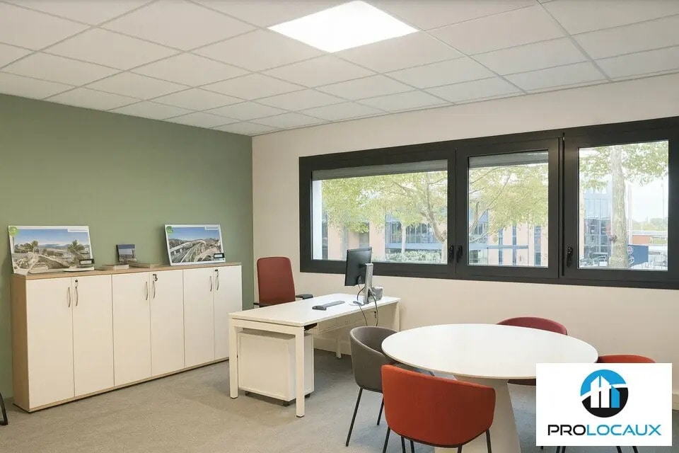 Location Local d'activités 590 m² - Photo 1