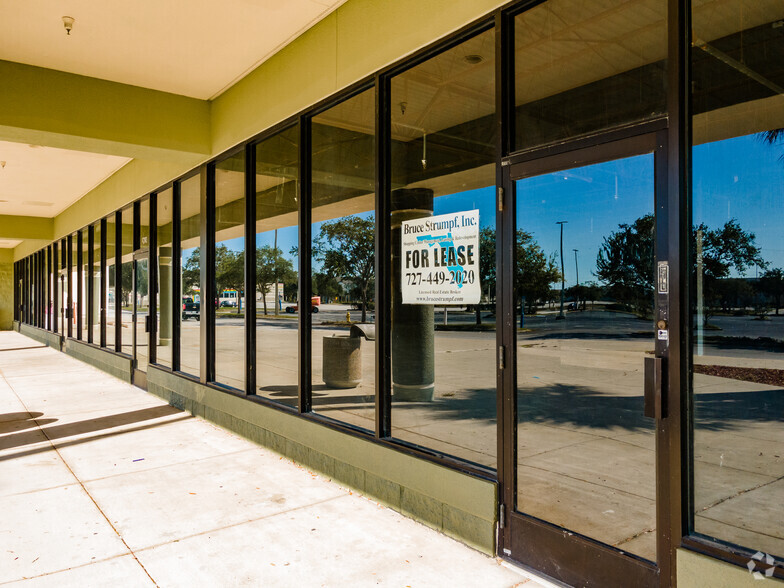 6233-6341 Tacoma Dr, Port Richey, FL for rent - Building Photo - Image 3 of 19