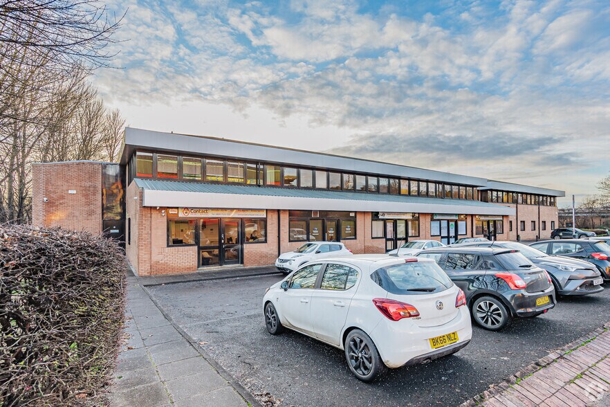 204 Main St, Coatbridge to rent - Building Photo - Image 2 of 2