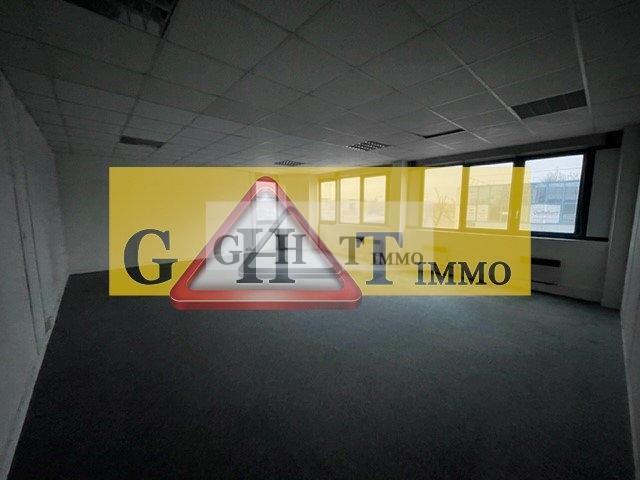 Office in Neuilly-sur-Marne to rent - Interior Photo - Image 2 of 3